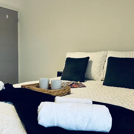 Keekle - 2 Bedrooms - Sleeps 4