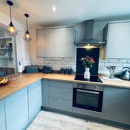 Keekle - 2 Bedrooms - Sleeps 4 *