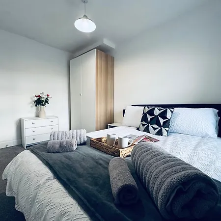 Keekle - 2 Bedrooms - Sleeps 4